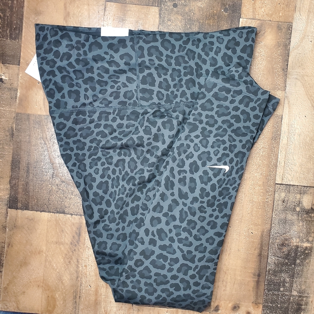 Nike dri fit one leopard print grey 7/8 high rise leggings - Picture 2 of 3